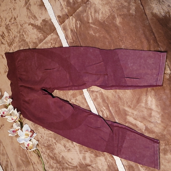 NWOT PINK Victoria's Secret Leggings - Picture 4 of 15